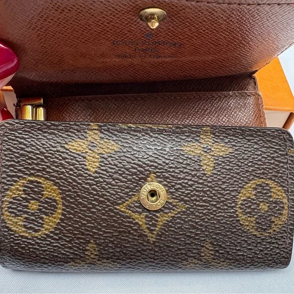 Louis Vuitton Monogram 6-key Key Holder (has wear) + LV box BOTH AUTHENTIC - Picture 7 of 9
